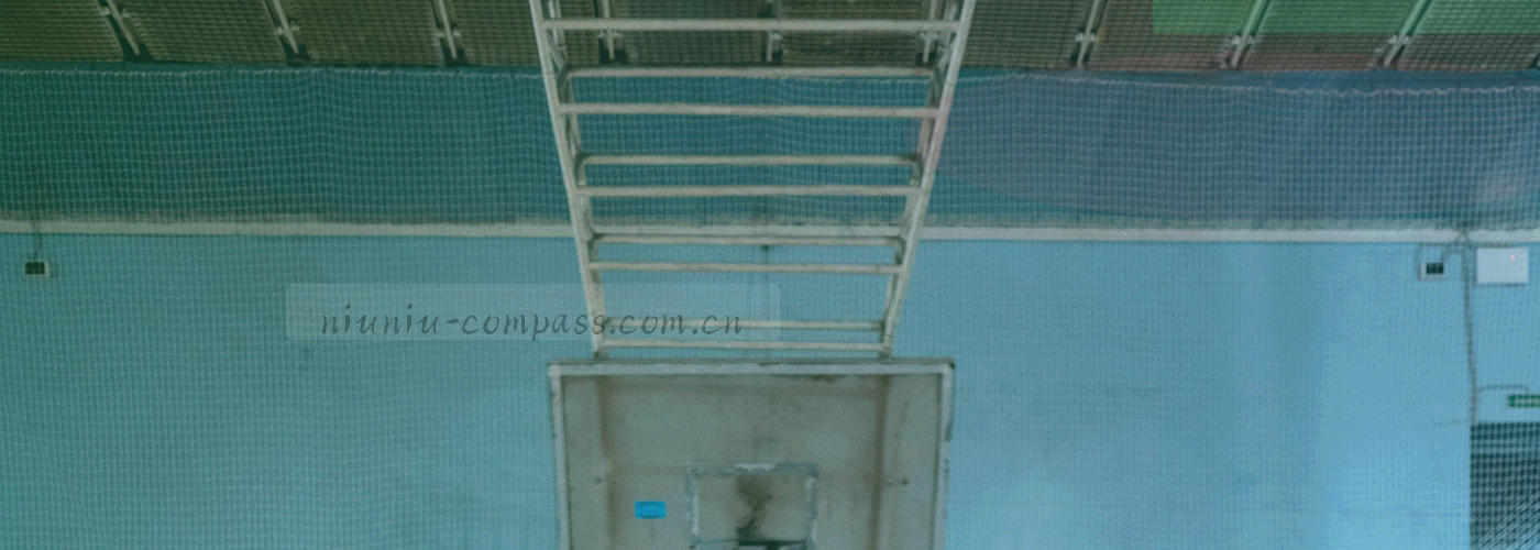 横向版本时间轴信息图，节点按入口路径、收藏迁移、房间人数与版本号四类分别着色标出